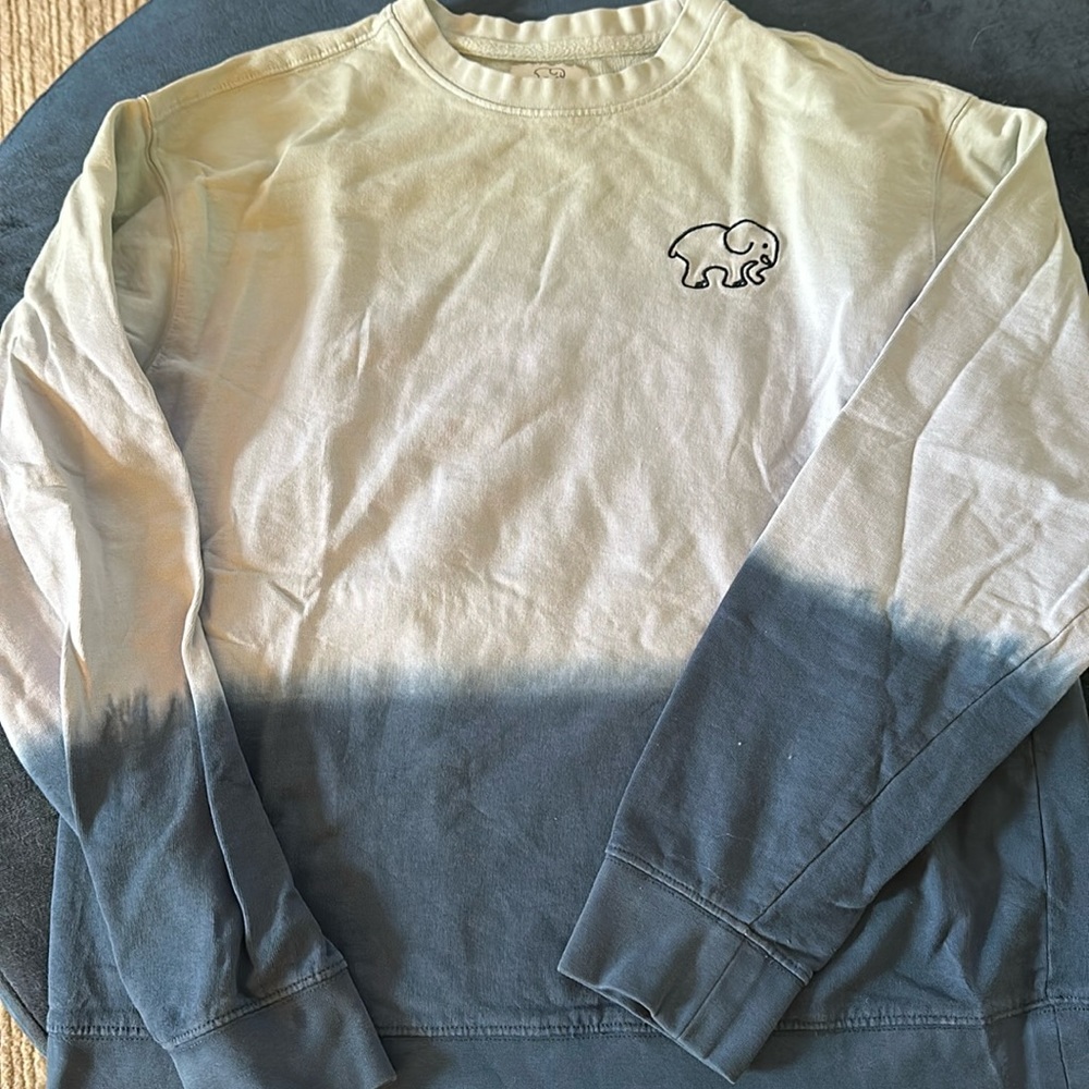 Ivory Ella women’s medium shirt Blue